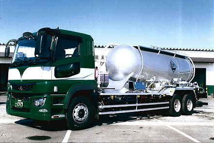 大型セメント車